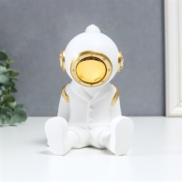 Сувенир полистоун "Девочка с хвостиком в шлеме космонавта" бело-золотой 15,5х11 см - фото 50704